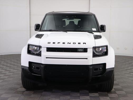 2025 Land Rover Defender 130 P400 X-Dynamic SE