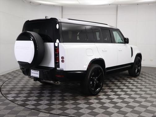 2025 Land Rover Defender 130 P400 X-Dynamic SE