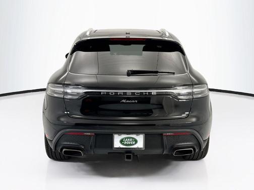Jet Black Metallic 2022 Porsche Macan Macan