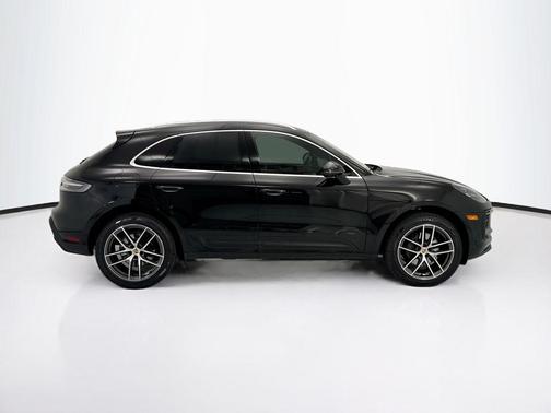 Jet Black Metallic 2022 Porsche Macan Macan