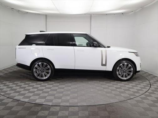 2025 Land Rover Range Rover P530 SE