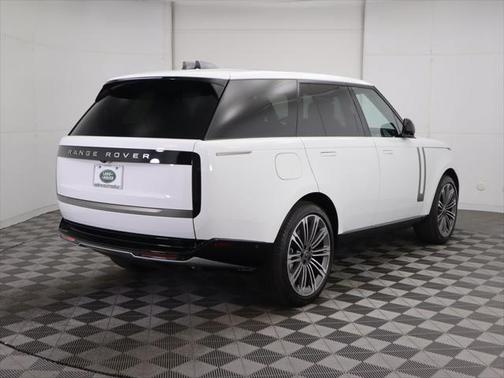 2025 Land Rover Range Rover P530 SE