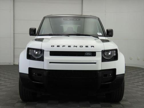 2025 Land Rover Defender 130 P400 X-Dynamic SE