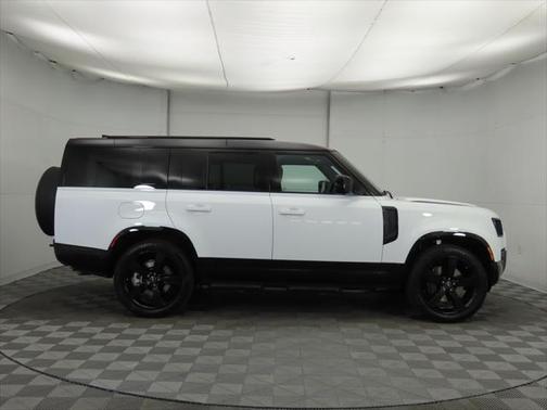 2025 Land Rover Defender 130 P400 X-Dynamic SE