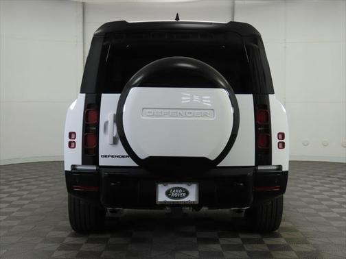 2025 Land Rover Defender 130 P400 X-Dynamic SE