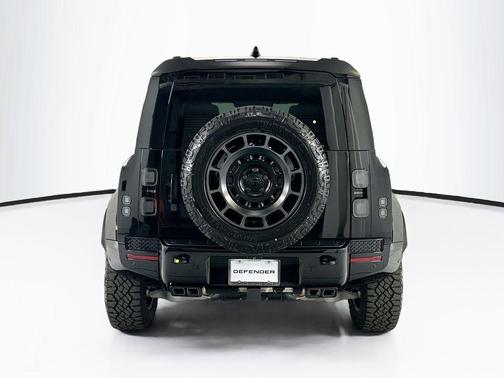 Narvik Black 2026 Land Rover Defender P635 OCTA