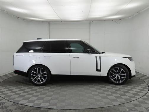 2024 Land Rover Range Rover P530 SE