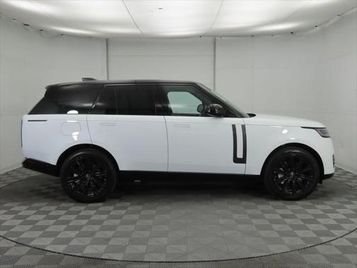 2025 Land Rover Range Rover P550e SE