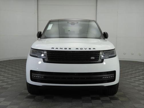 2025 Land Rover Range Rover P550e SE