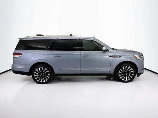 Chroma Crystal Blue Metallic Premium Colorant 2023 Lincoln Navigator Black Label