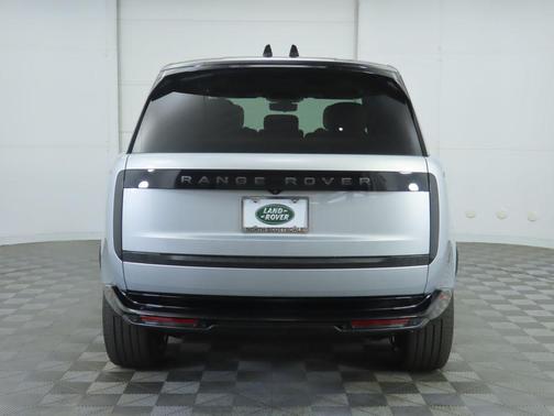 2025 Land Rover Range Rover P400 SE