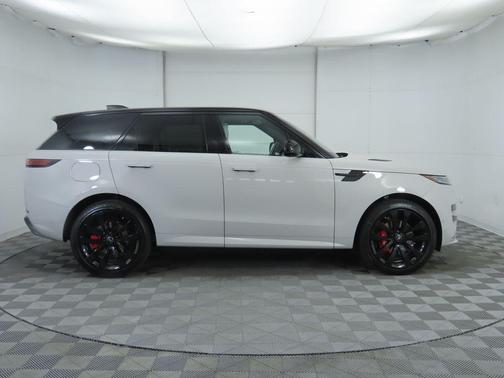 2025 Land Rover Range Rover Sport SE