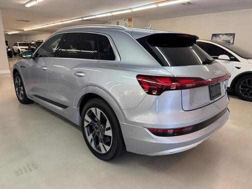 2023 Audi e-tron Premium Plus quattro