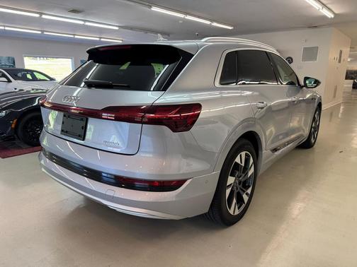 2023 Audi e-tron Premium Plus quattro
