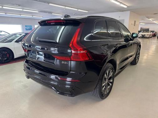 2025 Volvo XC60 B5 Core