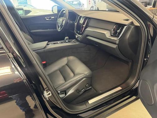 2025 Volvo XC60 B5 Core