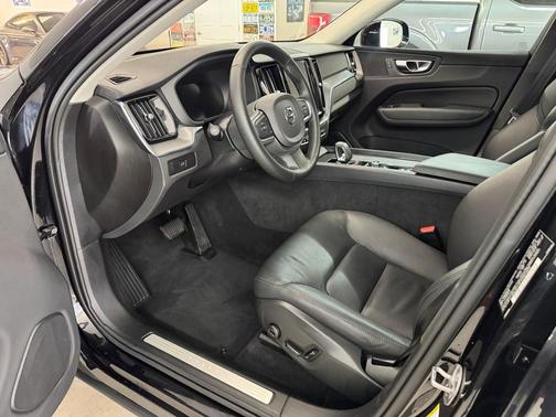 2025 Volvo XC60 B5 Core