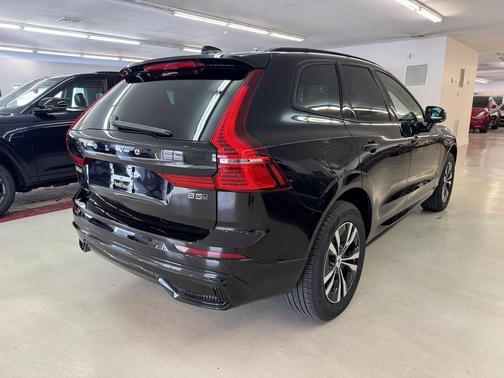 2025 Volvo XC60 B5 Core