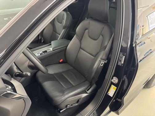 2025 Volvo XC60 B5 Core