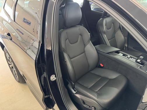 2025 Volvo XC60 B5 Core