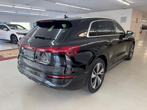 2024 Audi Q8 e-tron Premium