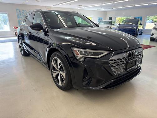 2024 Audi Q8 e-tron Premium