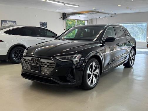2024 Audi Q8 e-tron Premium