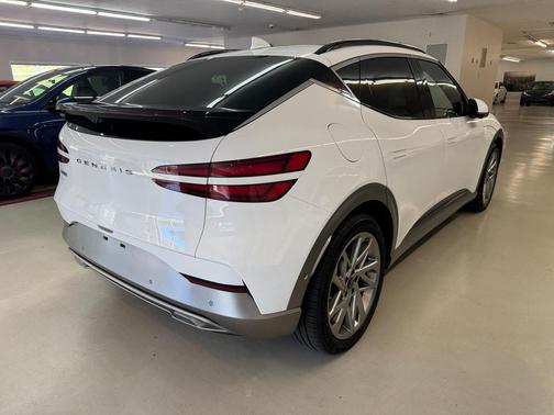 2023 Genesis GV60 Advanced AWD