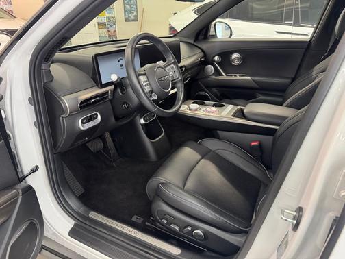 2023 Genesis GV60 Advanced AWD
