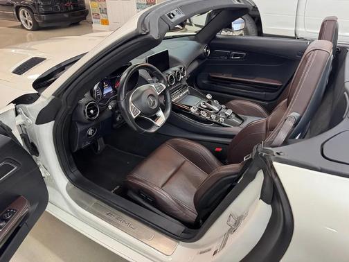 designo Diamond White Metallic 2018 Mercedes-Benz AMG GT Base