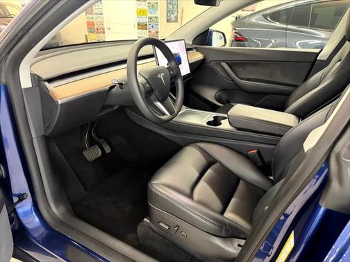 2022 Tesla Model Y Long Range Dual Motor All-Wheel Drive