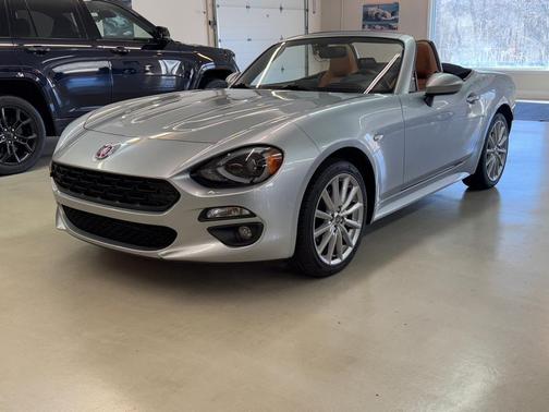 2019 FIAT 124 Spider Base