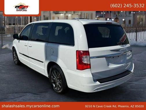 2016 Chrysler Town & Country S