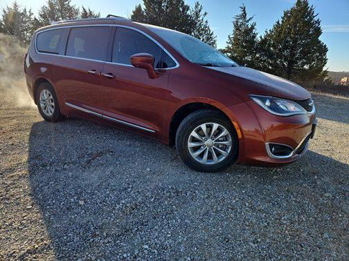 2018 Chrysler Pacifica Touring-L