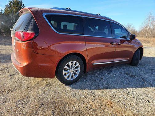 2018 Chrysler Pacifica Touring-L