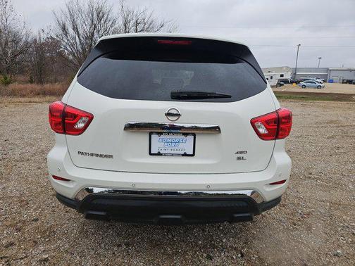 2019 Nissan Pathfinder SL