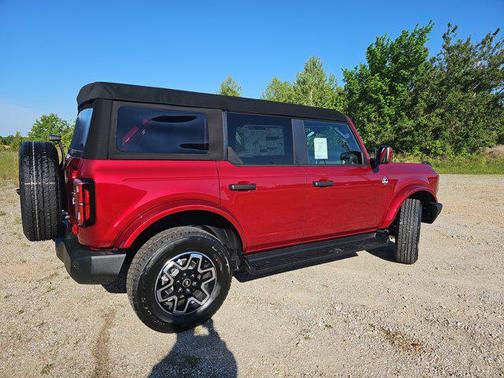 Oxford White 2026 Ford Bronco Outer Banks