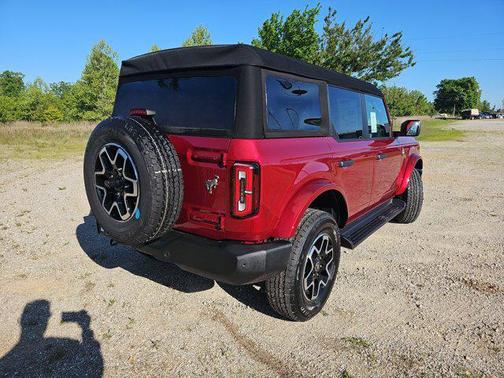 Oxford White 2026 Ford Bronco Outer Banks