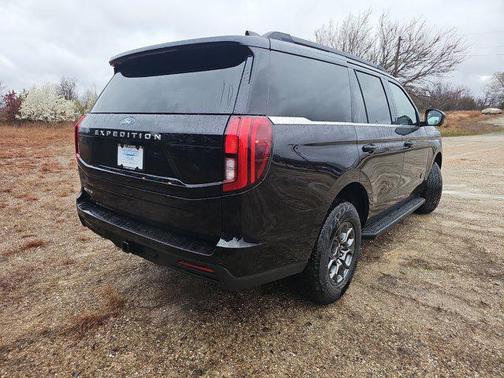 Agate Black Metallic 2026 Ford Expedition Active