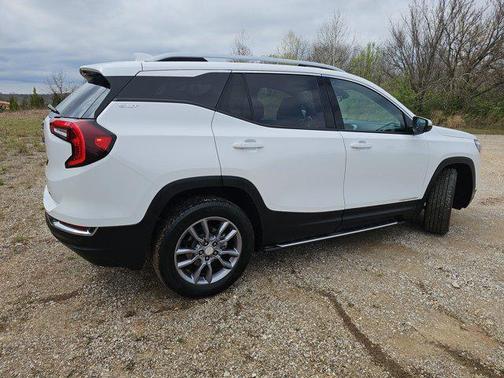 Summit White 2024 GMC Terrain SLT