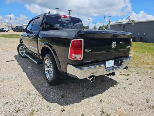 Brilliant Black Crystal Pearlcoat 2015 RAM 1500 Laramie