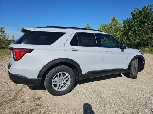 Space White Metallic 2026 Ford Explorer Active