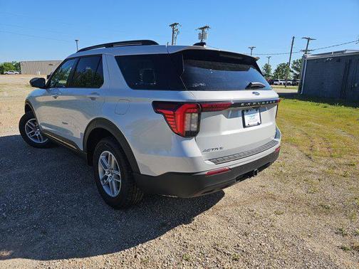 Space White Metallic 2026 Ford Explorer Active