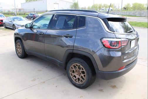 Granite Crystal Metallic Clearcoat 2019 Jeep Compass Sport