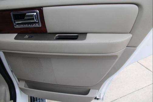 2014 Lincoln Navigator Base