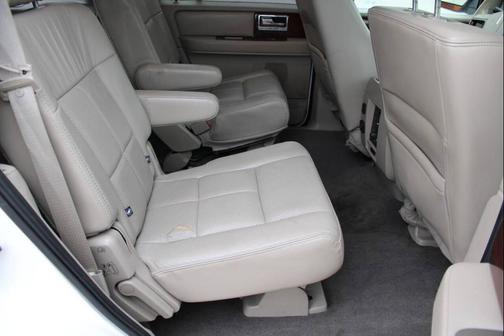 2014 Lincoln Navigator Base