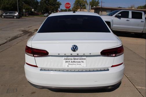 Pure White 2022 Volkswagen Passat 2.0T SE