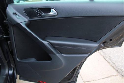 2010 Volkswagen Tiguan 2.0T Wolfsburg Edition