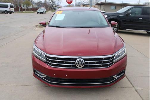 Fortana Red Metallic 2018 Volkswagen Passat 2.0T SE