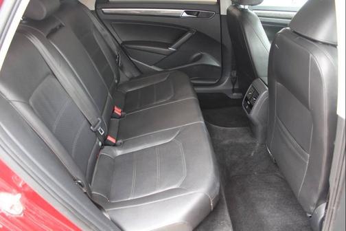 Fortana Red Metallic 2018 Volkswagen Passat 2.0T SE